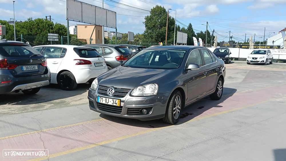 VW Jetta 1.6 TDi Confortline - 12