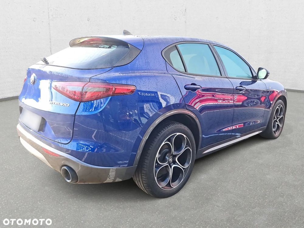 Alfa Romeo Stelvio - 6
