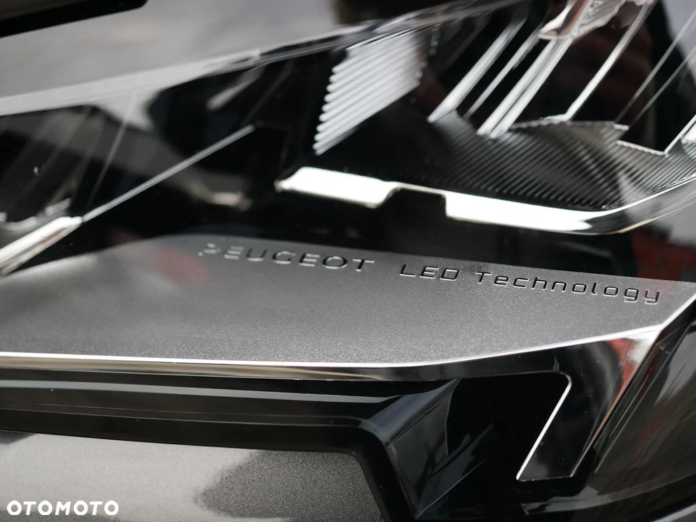 Peugeot 3008 1.6 PureTech HYbrid4 GT S&S EAT8 - 10