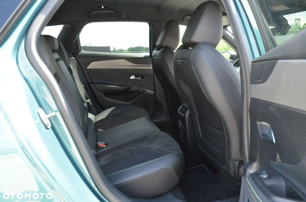 Peugeot 308 BlueHDi 130 EAT8 GT EXCLUSIVE - 29