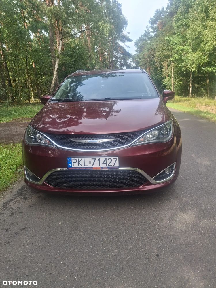 Chrysler Pacifica - 2
