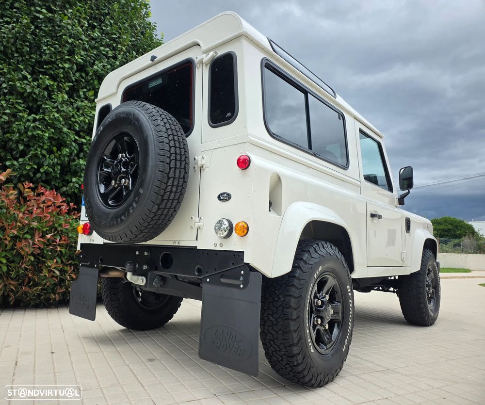 Land Rover Defender - 44