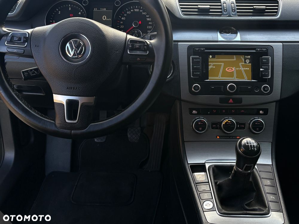 Volkswagen Passat - 21