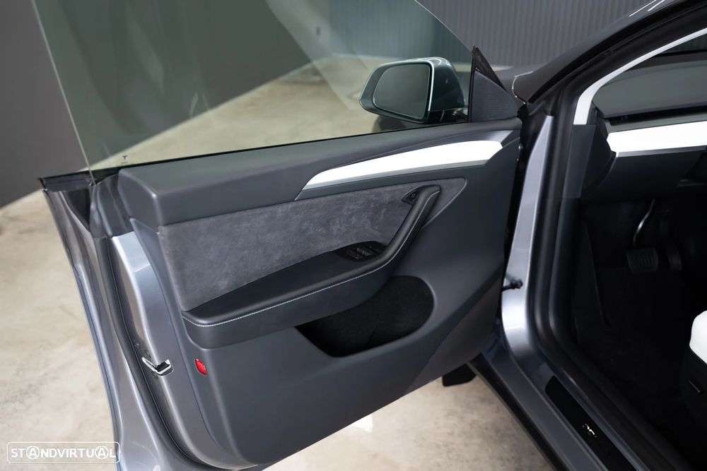 Tesla Model Y Long Range Tração Integral - 16