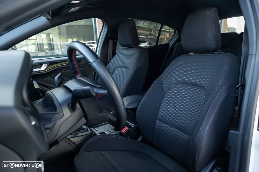 Ford Focus 1.0 EcoBoost MHEV ST-Line X - 21