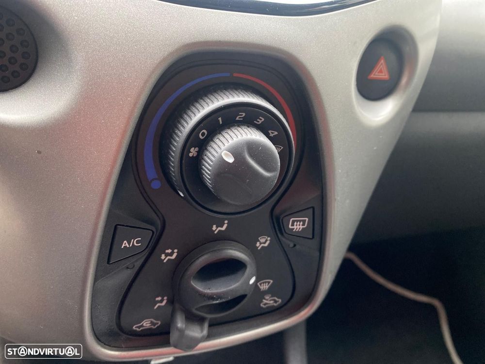 Toyota Aygo 1.0 X-Play - 19