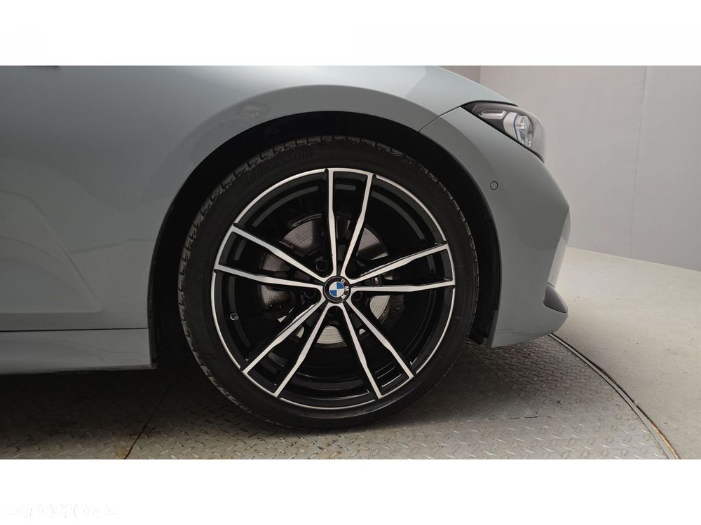 BMW Seria 3 320d xDrive M Sport - 25