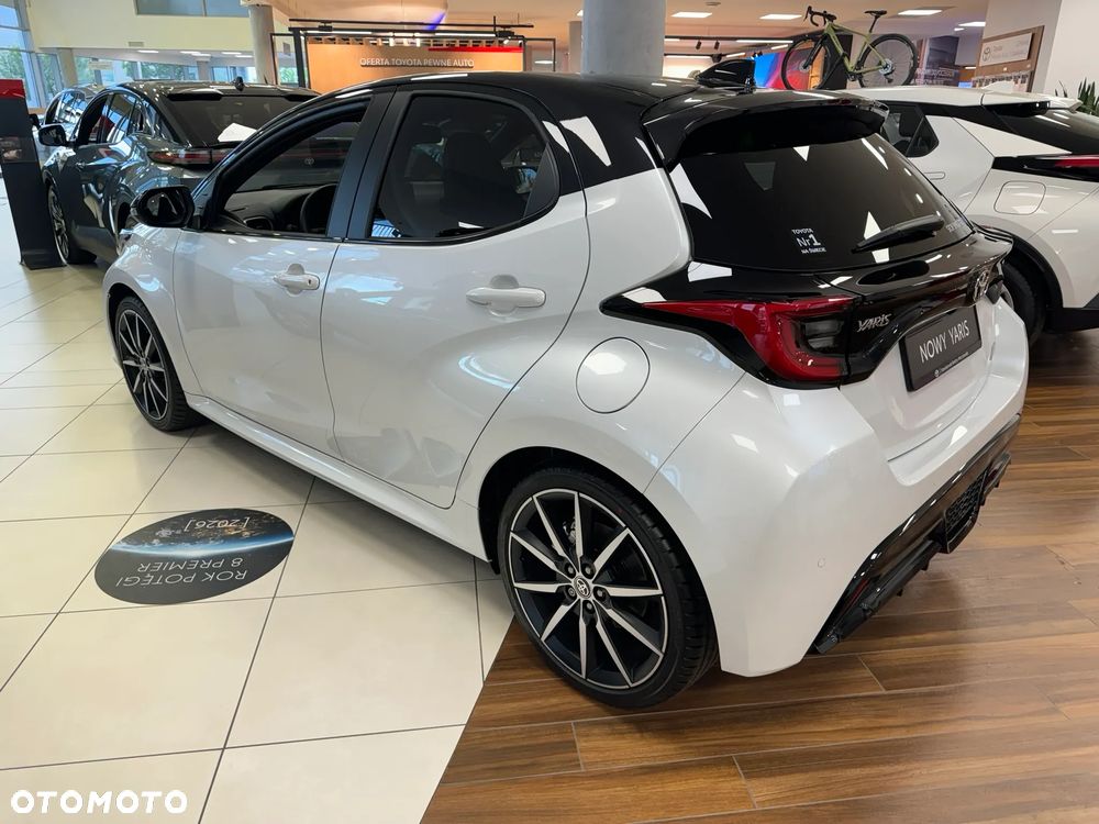 Toyota Yaris Hybrid 1.5 GR Sport - 6