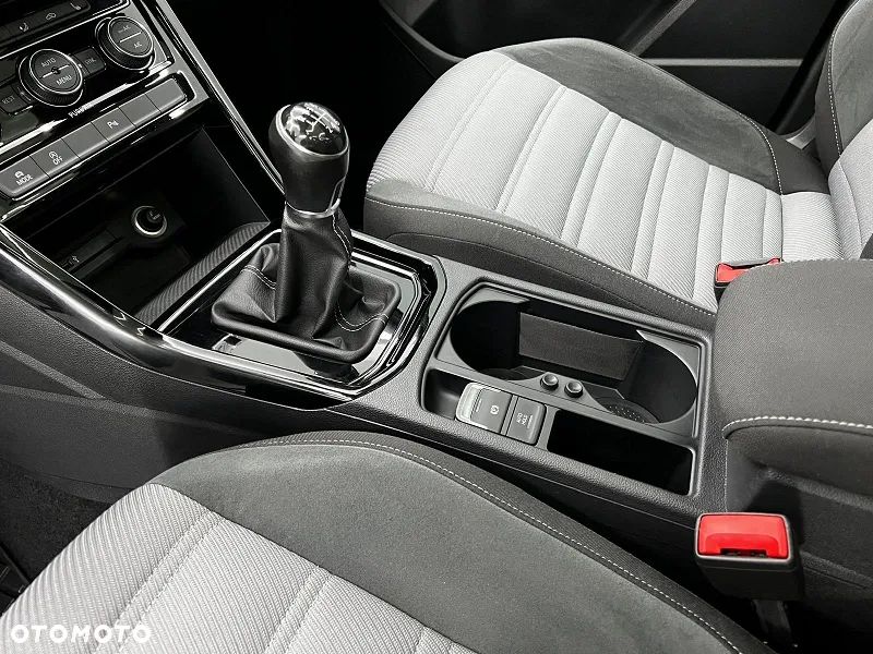 Volkswagen Touran 2.0 TDI SCR Highline - 26