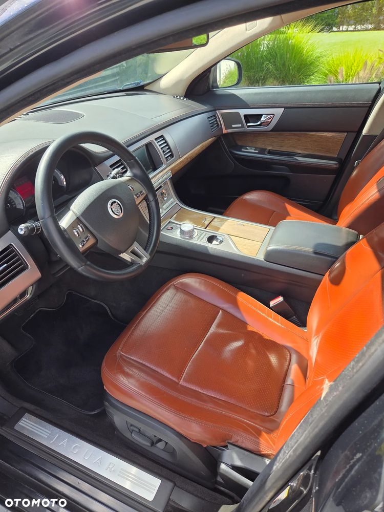 Jaguar XF 4.2 Super V8 - 9