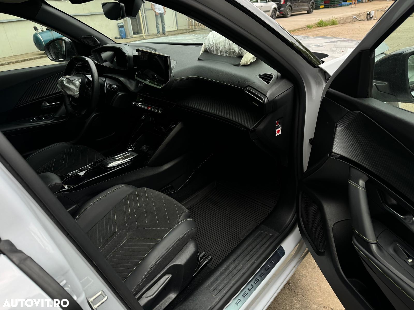 Peugeot 2008 1.2L 136 e-DCS6 MHEV GT - 10