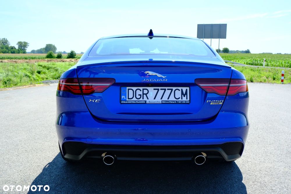 Jaguar XE 25t Prestige - 11