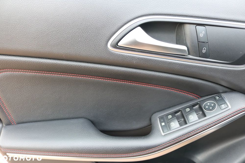 Mercedes-Benz GLA 200 d 4Matic 7G-DCT AMG Line - 21