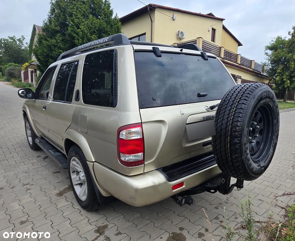 Nissan Pathfinder 3.5 V6 - 8
