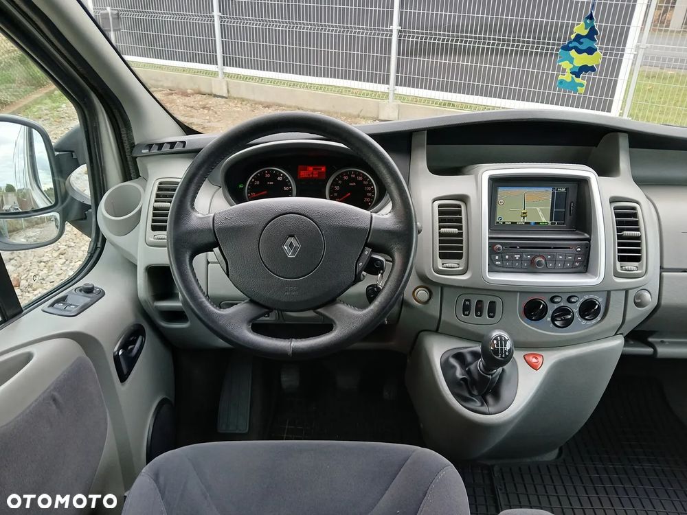 Renault Trafic 2.0 dCi 115 FAP Passenger Black Edition - 23