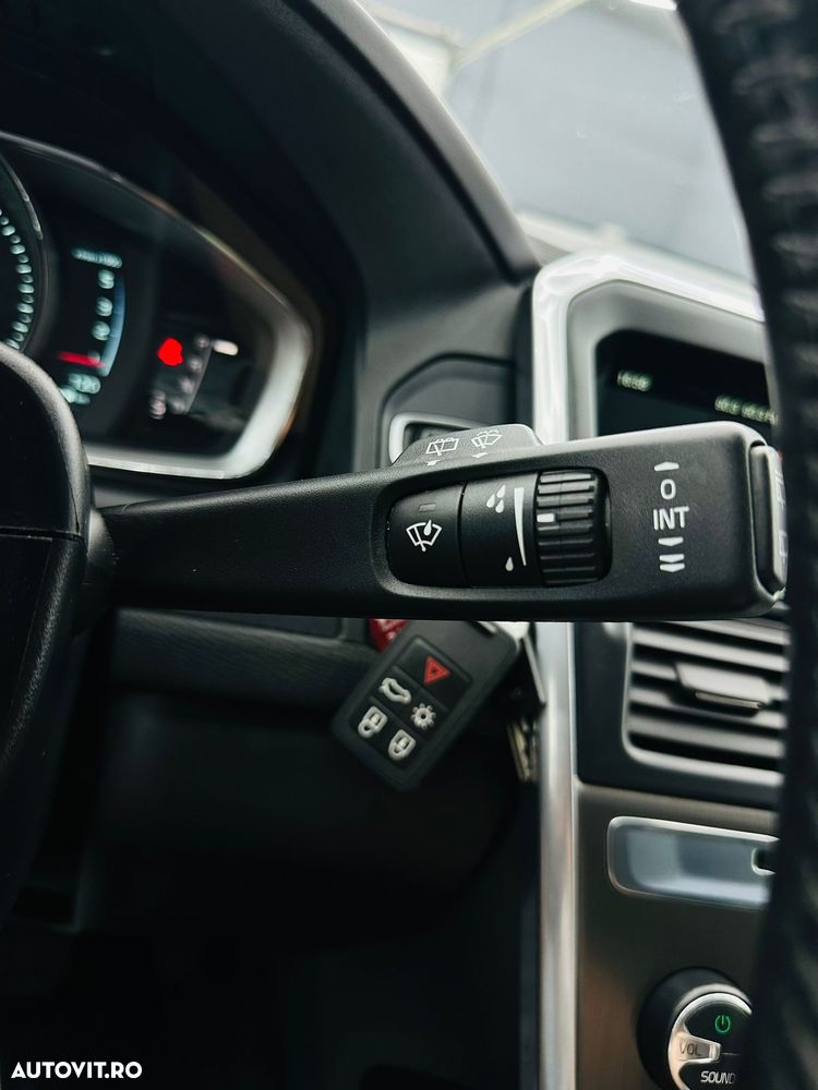 Volvo XC 60 D3 Geartronic Summum - 30