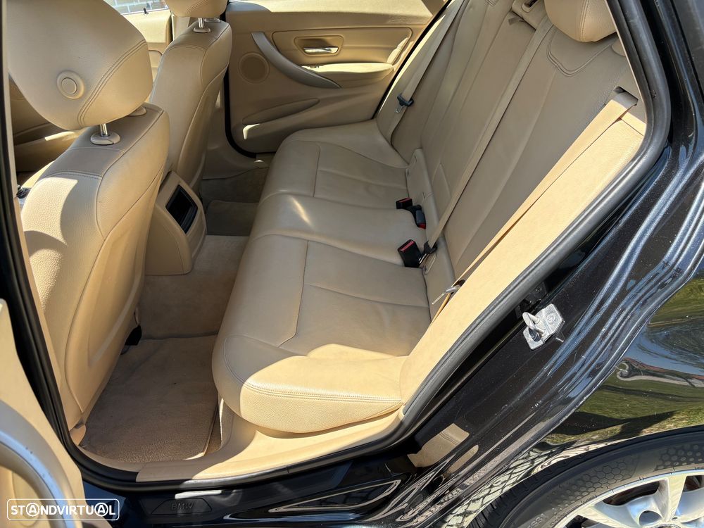 BMW 318 d Auto Line Luxury — fotografia 31