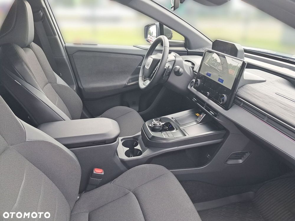 Toyota C-HR+ - 10