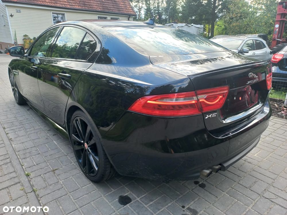 Jaguar XE 20d R-Sport - 4