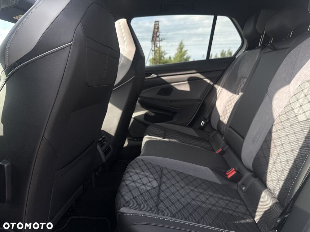 Volkswagen Golf 1.5 eTSI mHEV R-Line DSG - 29