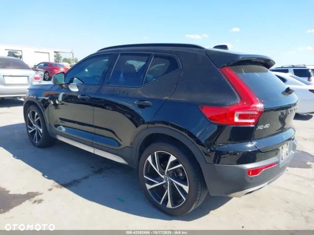 Volvo XC 40 T4 R-Design - 3