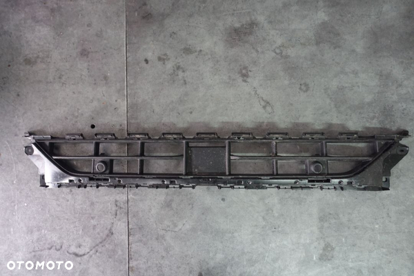 KRATKA ŚRODKOWA ZDERZAKA AUDI Q2 LIFT 20r-