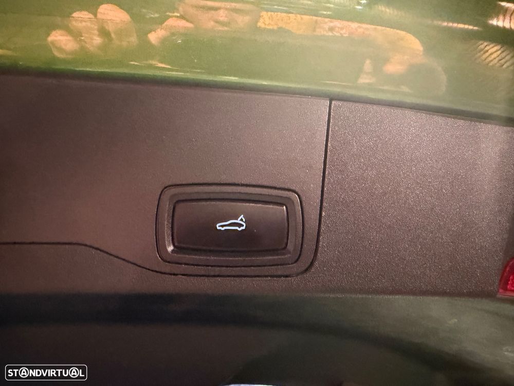 Porsche Taycan Cross Turismo 4S - 39