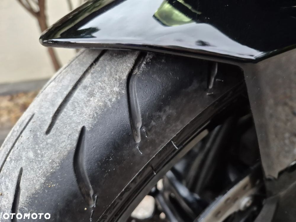 Suzuki GSX 1000 - 24