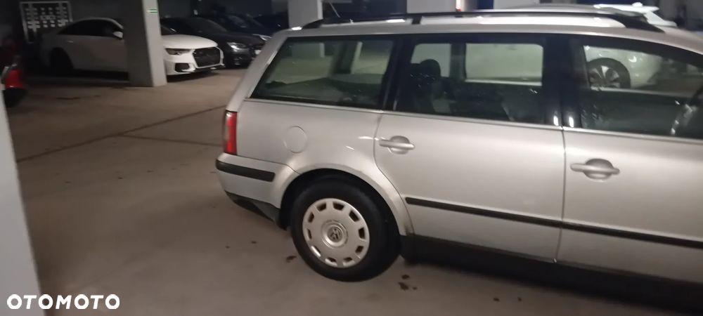 Volkswagen Passat 1.9 TDI Basis - 12