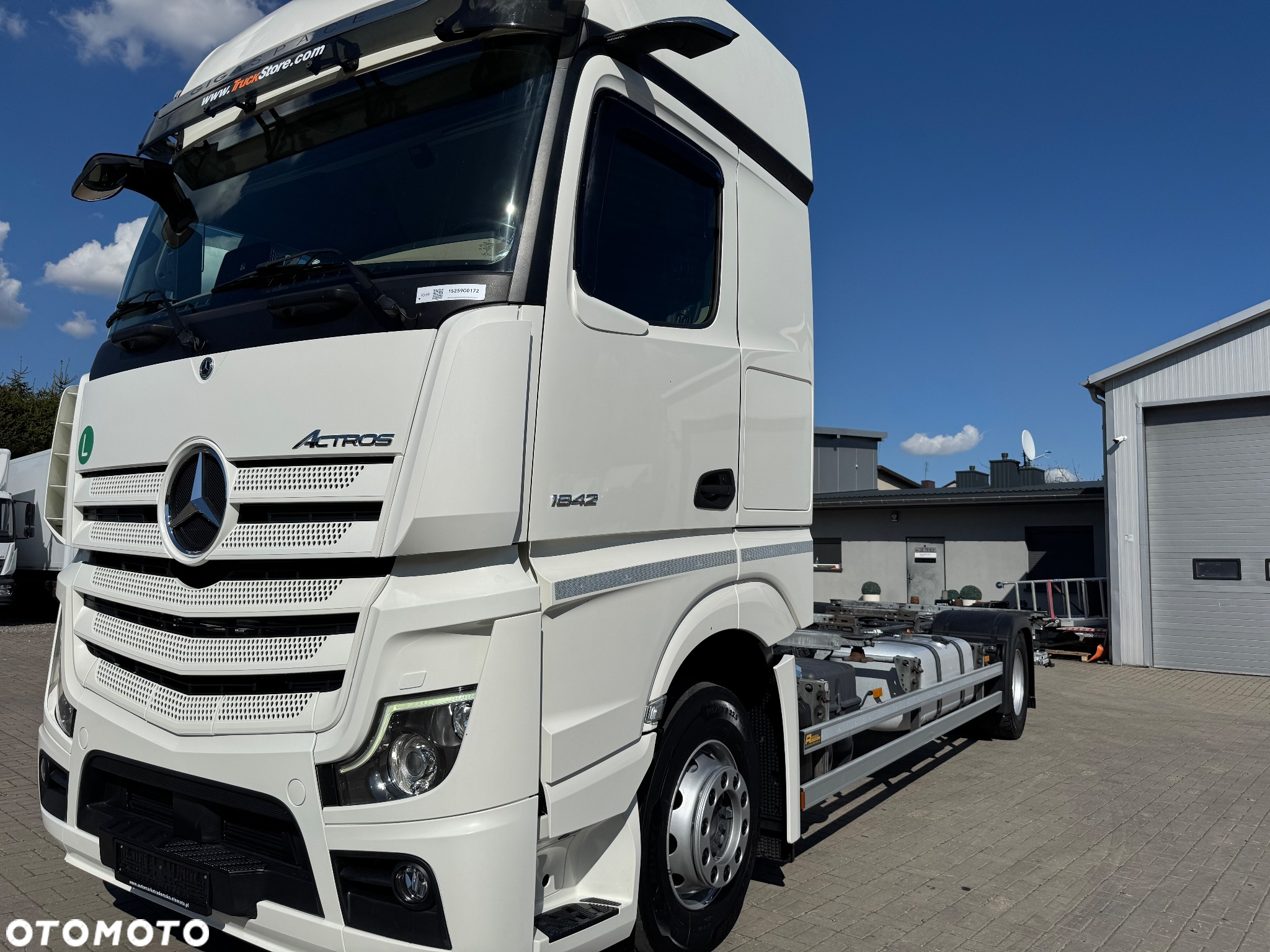Mercedes-Benz - 3