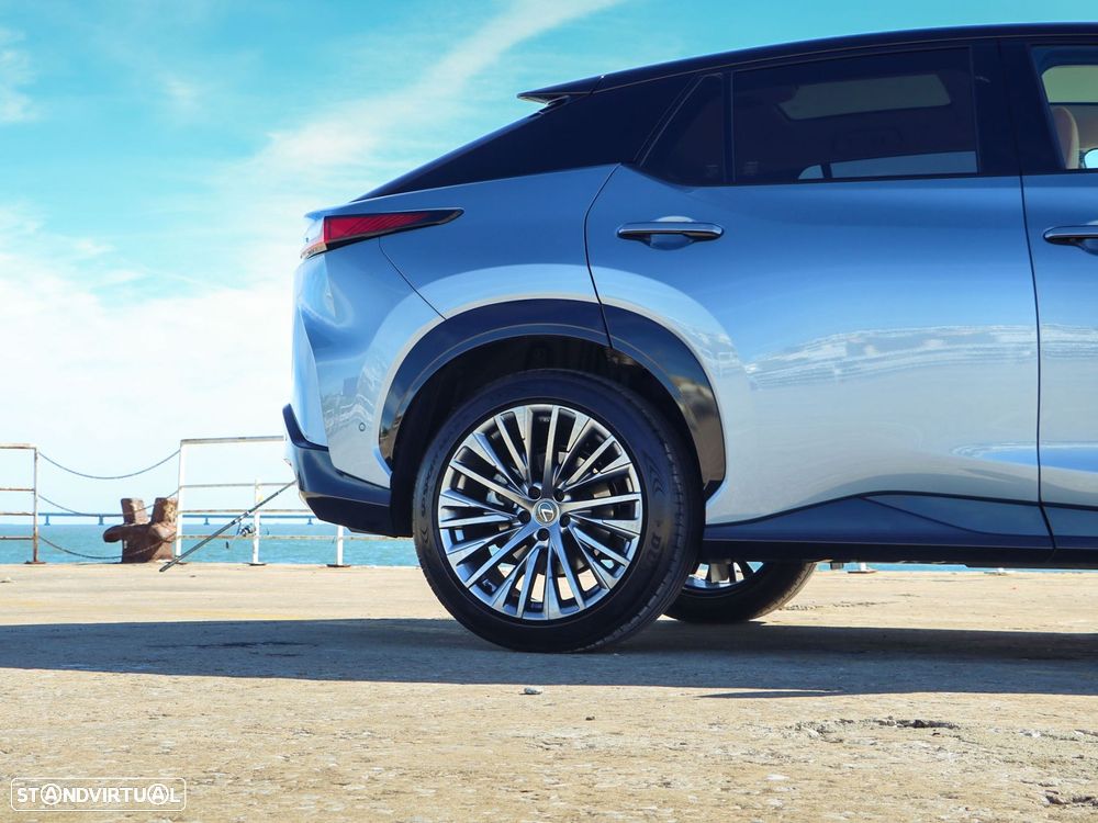 Lexus RZ 450e Luxury Bi-Tone - 19