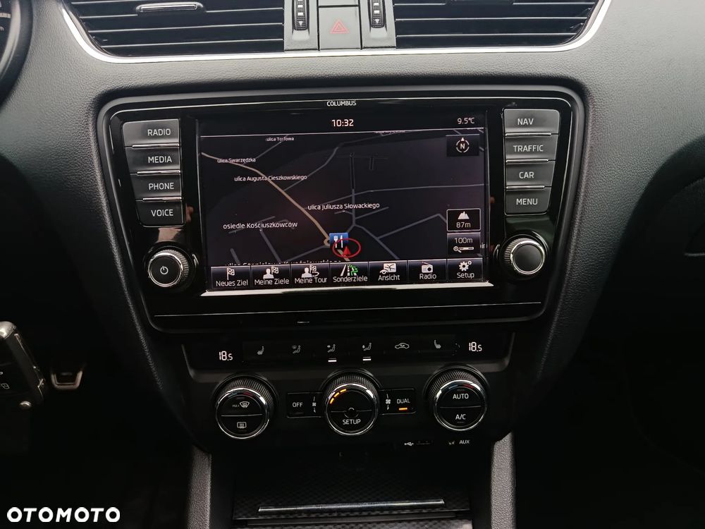Skoda Octavia Combi 2.0 TDI RS - 27