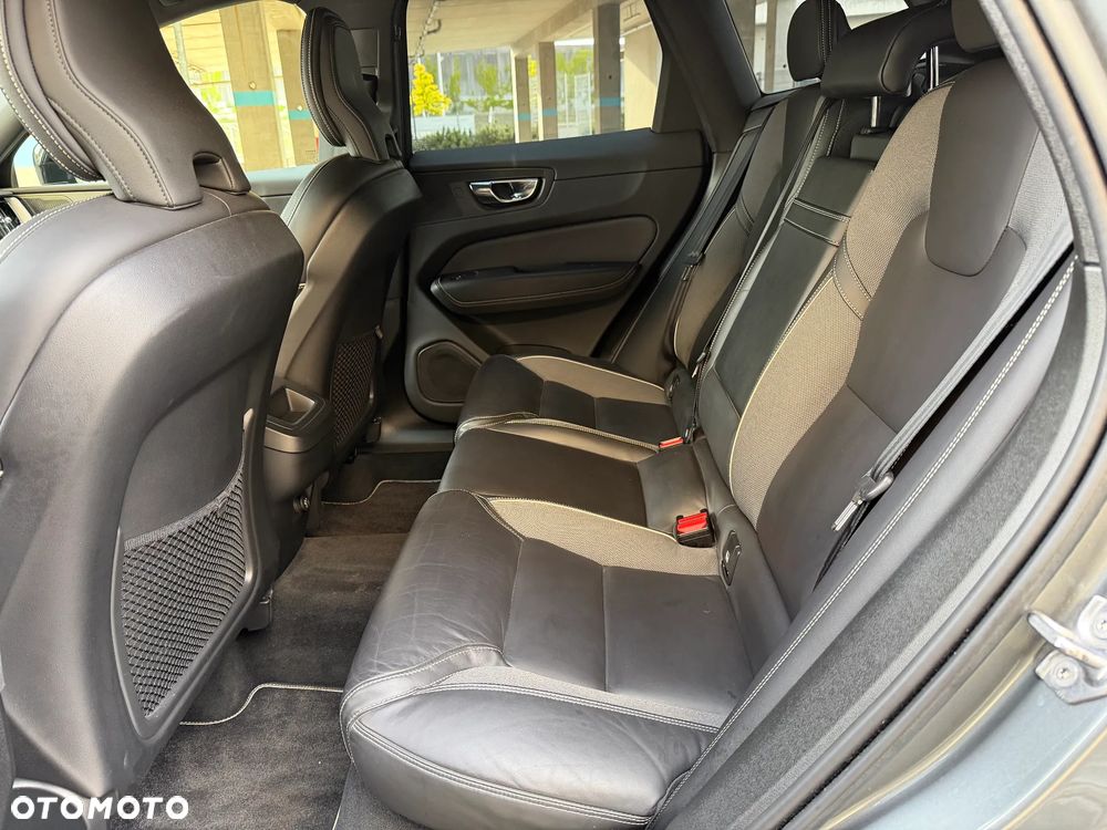 Volvo XC 60 B4 D AWD R-Design - 24