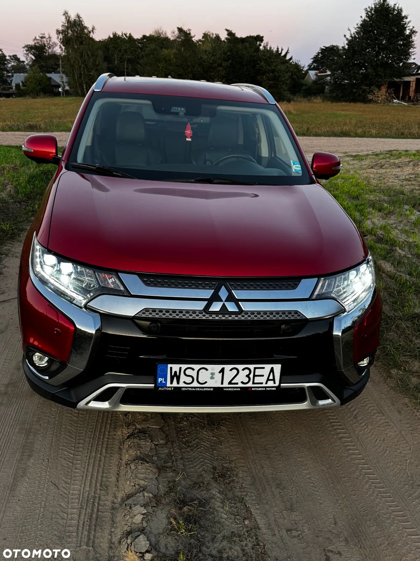 Mitsubishi Outlander 2.0 Instyle + 4WD CVT - 1