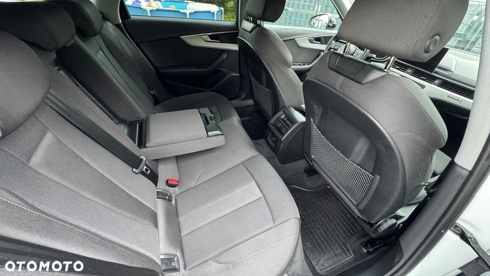 Audi A4 Avant 40 TDI quattro S tronic S line - 32