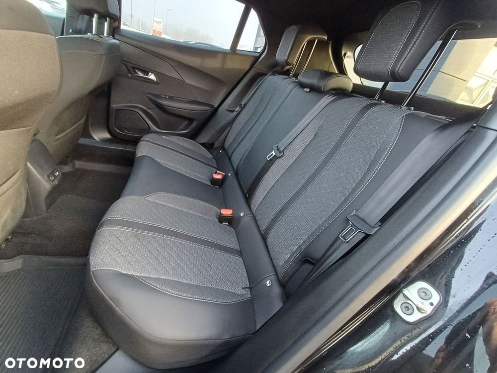 Peugeot 2008 PureTech 130 Allure S&S EAT8 - 32