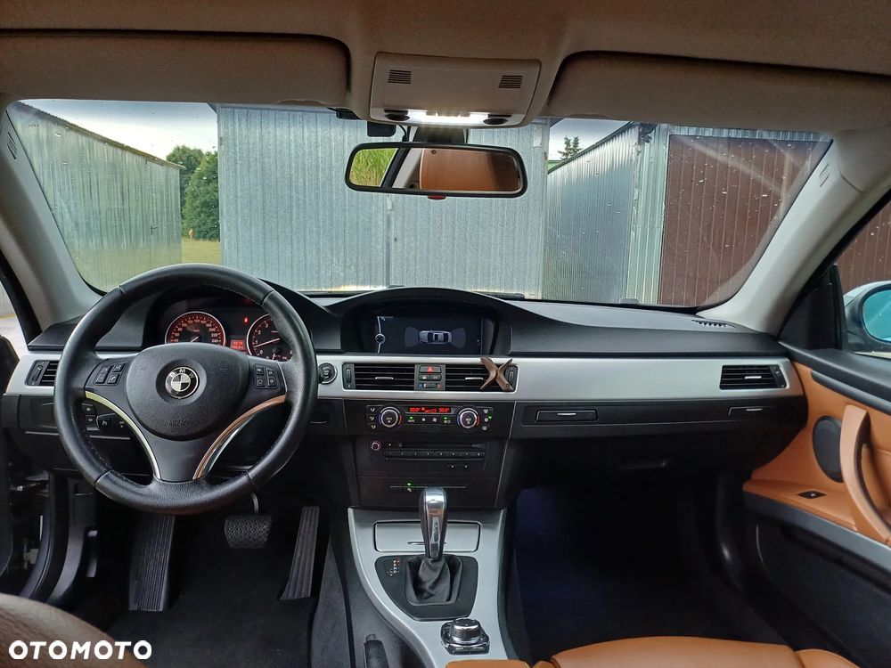 BMW Seria 3 325i Coupe - 10