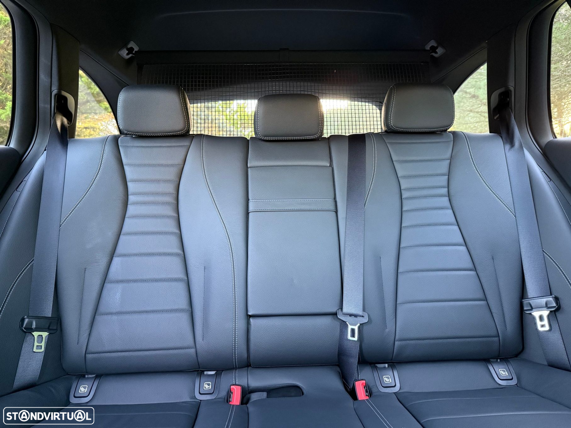 Mercedes-Benz E 220 d Avantgarde - 32