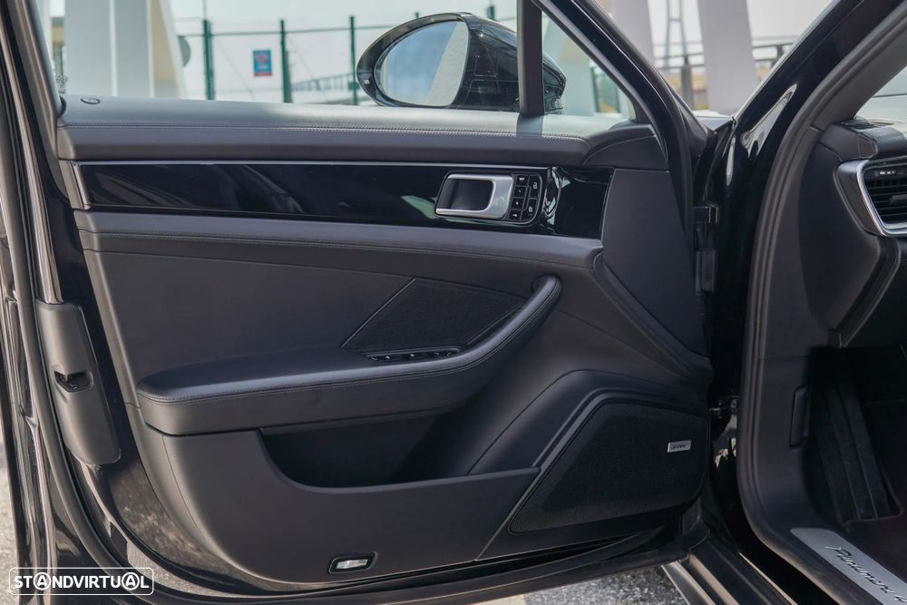 Porsche Panamera 4 E-Hybrid 10 Years Edition - 9