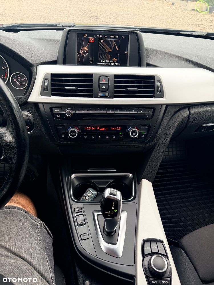 BMW Seria 3 330d xDrive Sport-Aut - 13