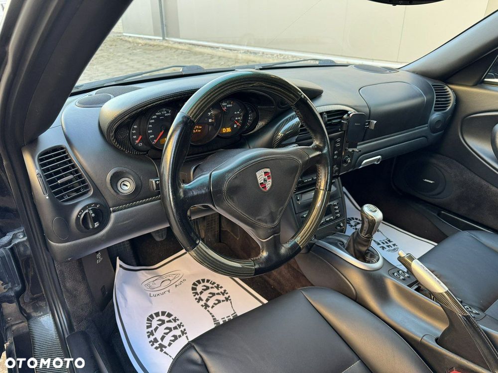 Porsche 911 Carrera 4 Cabrio - 11