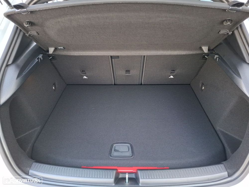 Mercedes-Benz A 250 e - 27