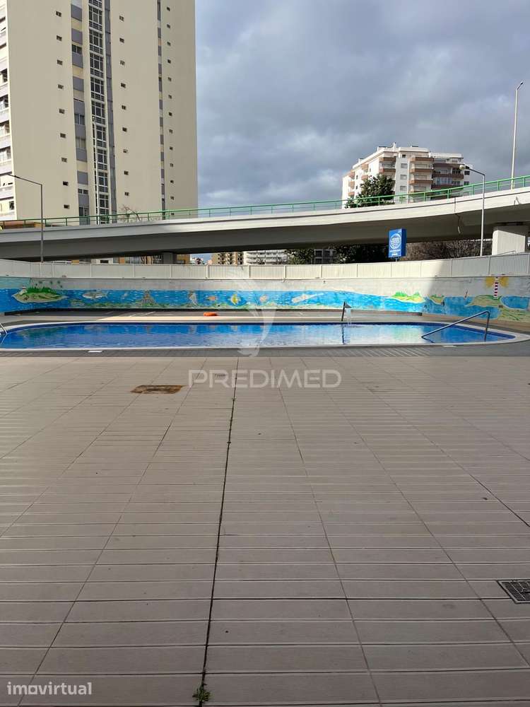 Apartamento com piscina e lugar de garagem na praia da rocha - Grande imagem: 4/8