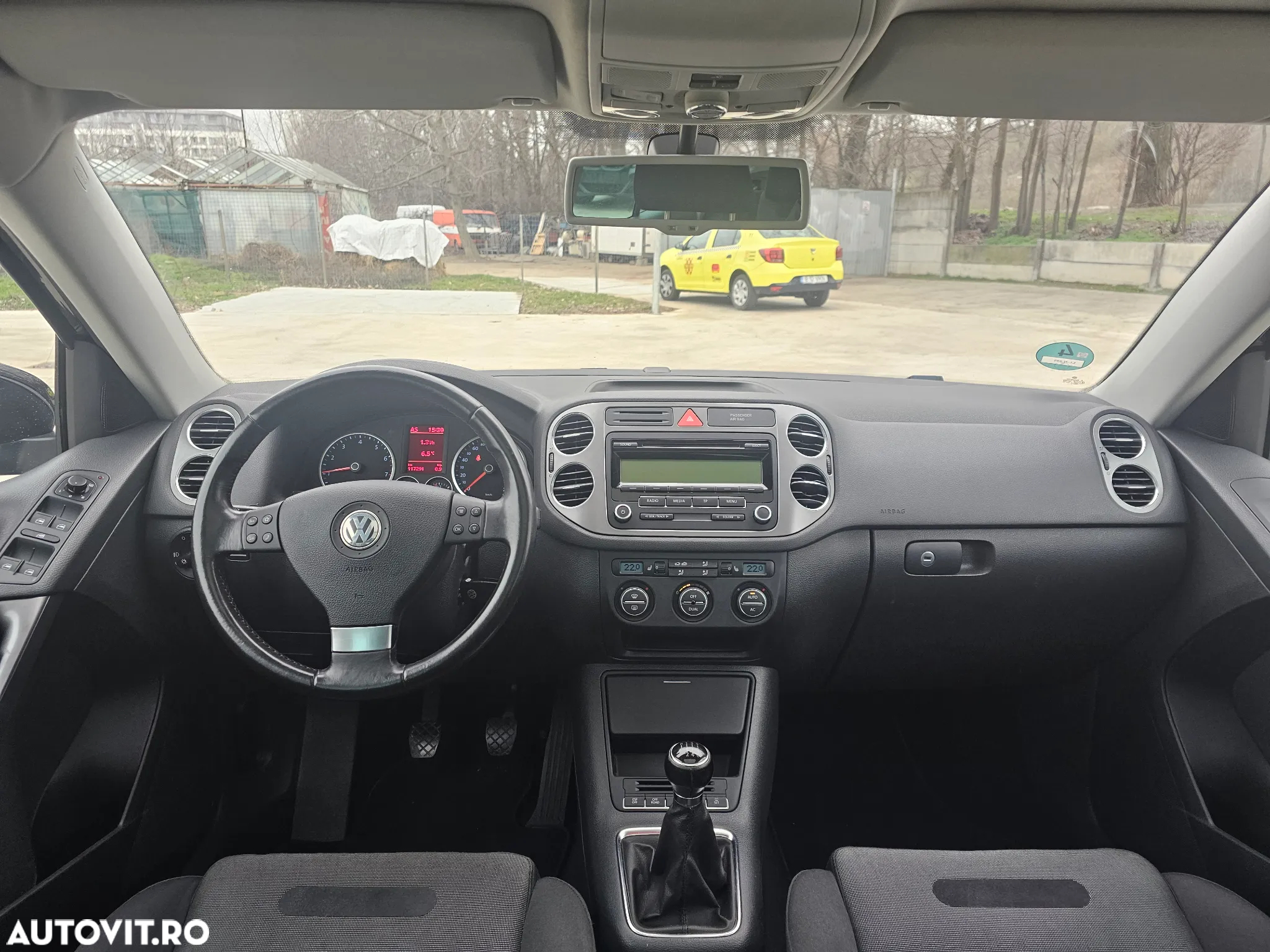 Volkswagen Tiguan - 10