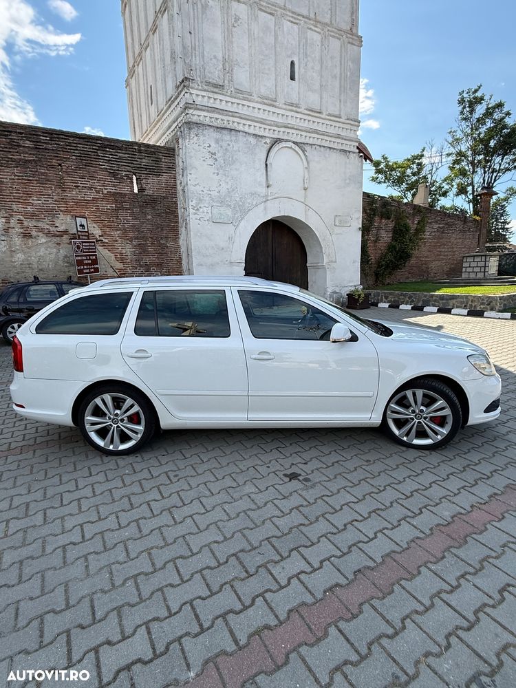 Skoda Octavia 2.0 TDI CR DPF DSG RS - 3