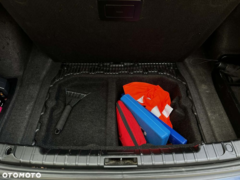 BMW Seria 3 320i - 14