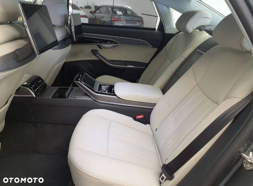Audi A8 - 8