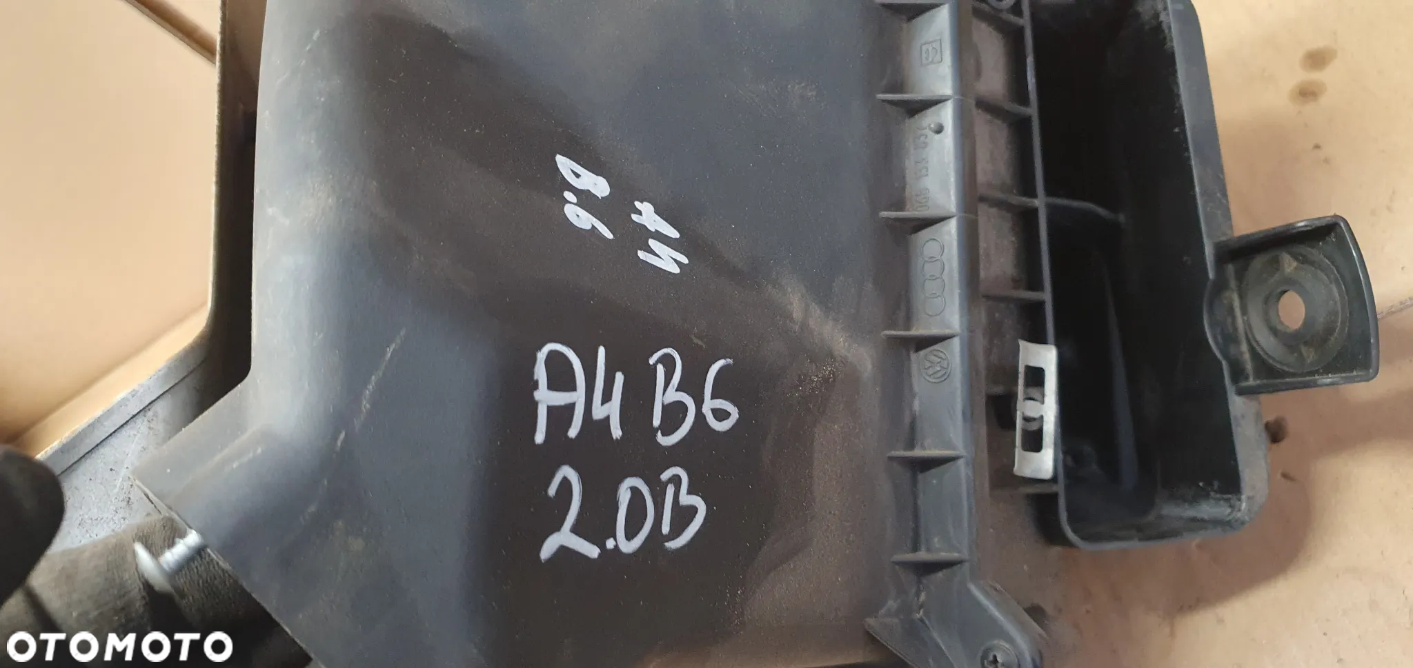 Obudowa filtra powietrza Audi A4 B6 2.0 06B133837R - 9