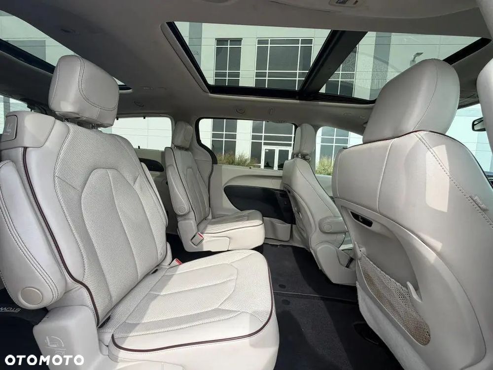 Chrysler Pacifica - 23