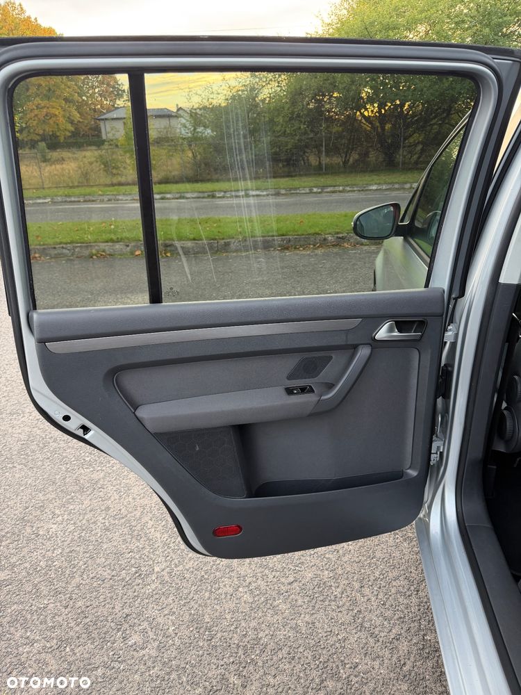 Volkswagen Touran - 31